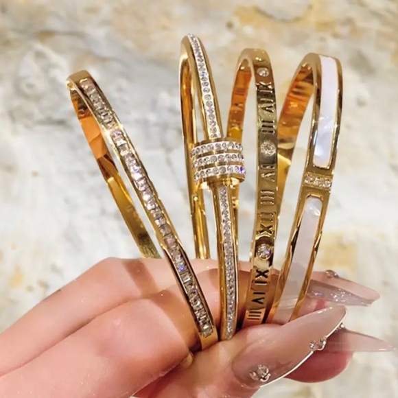 Luxurious Golden-Tone Titanium Steel Bangles Cuff Bracelet - Picture 2 of 7